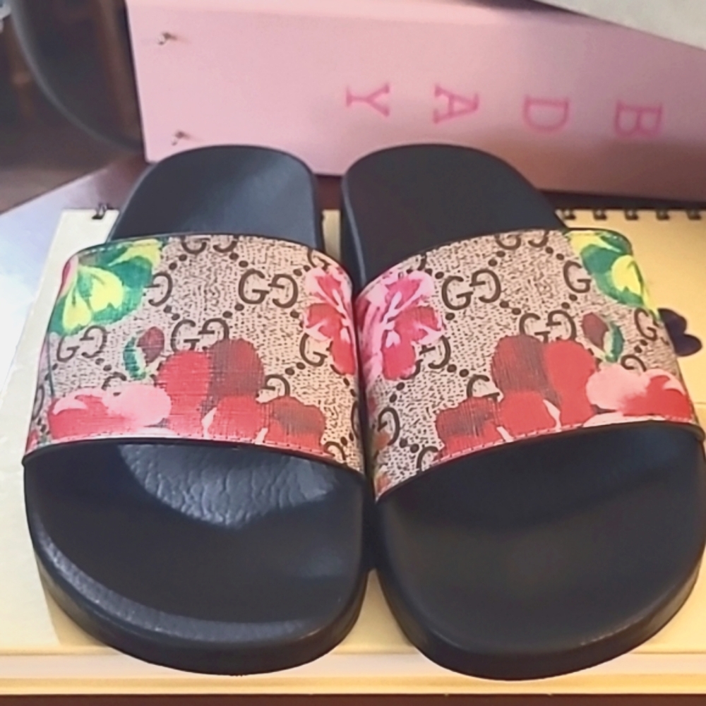 Gg sandals